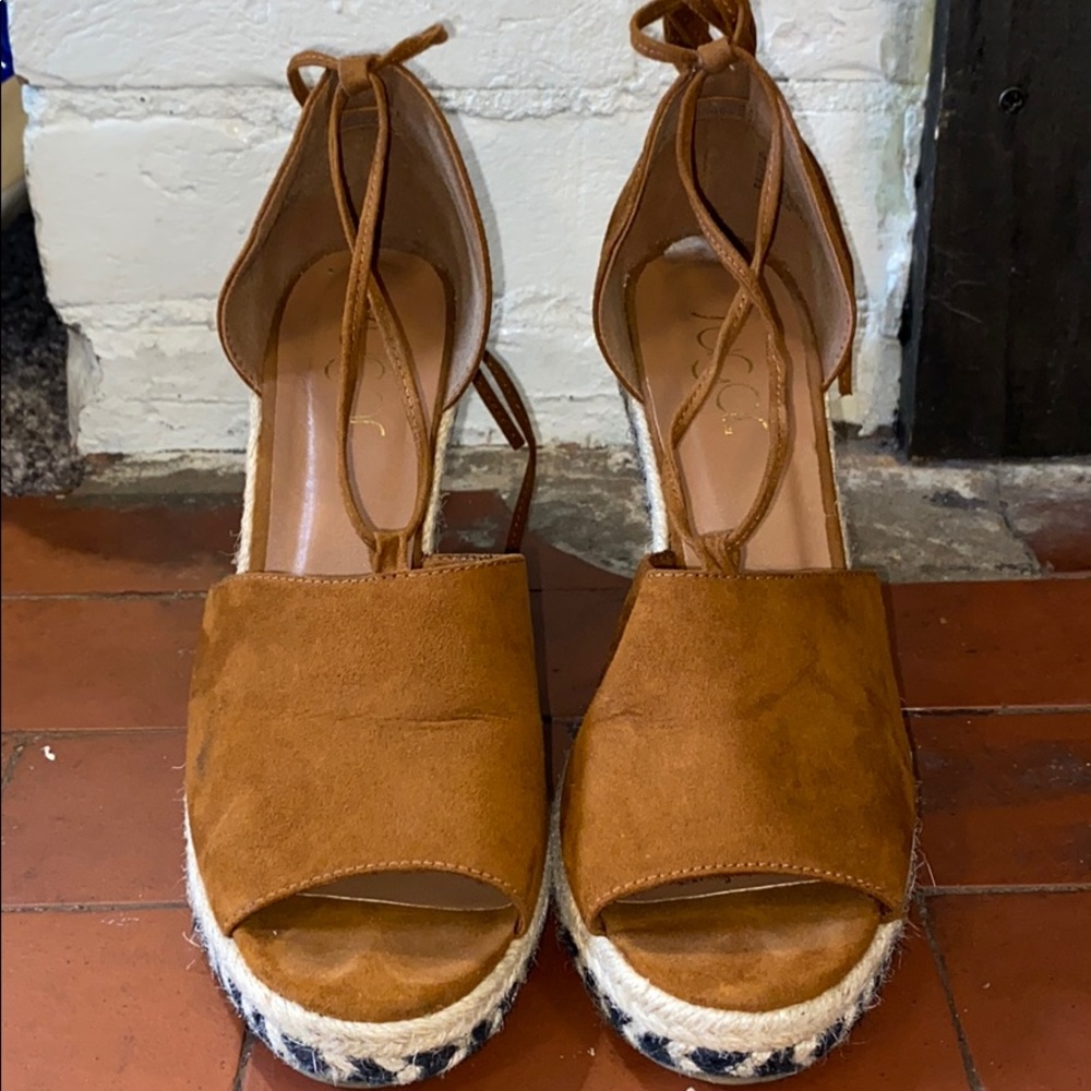 Cute wedges with Aztec print